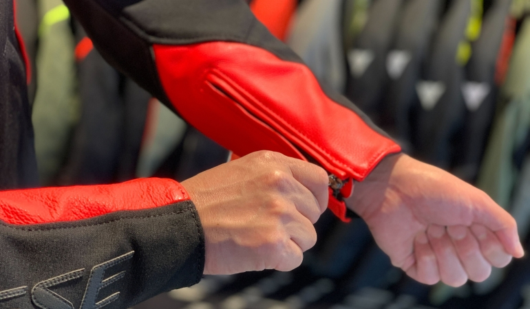 ダイネーゼの新作レザージャケット『IPERATTIVA LEATHER-TEX JACKET